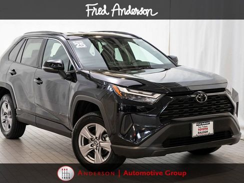 Used 2025 Toyota RAV4 XLE AWD/4WD image 1