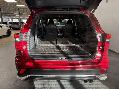 Used 2023 Toyota Highlander XSE image 24