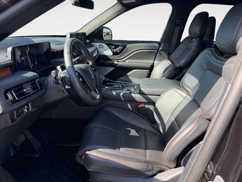 Used 2025 Lincoln Aviator Black Label image 9