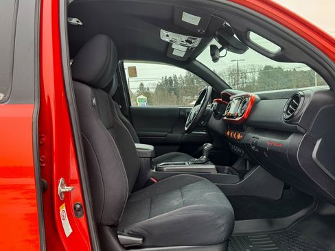 Used 2018 Toyota Tacoma TRD Off-Road image 6