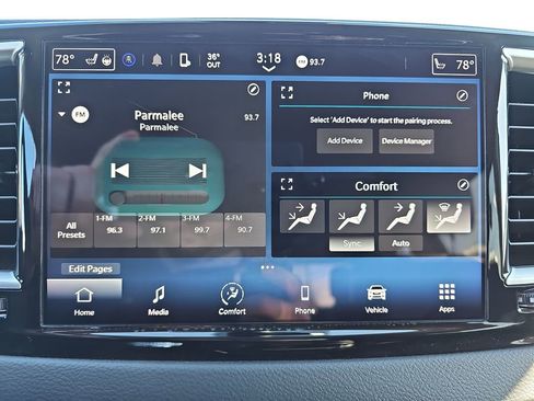 Used 2024 Chrysler Pacifica Touring-L image 23