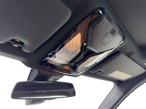 Used 2025 BMW 330i xDrive Sedan w/ Premium Package image 69