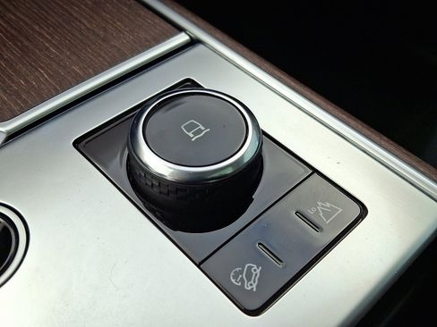 Used 2023 Land Rover Range Rover SE image 25