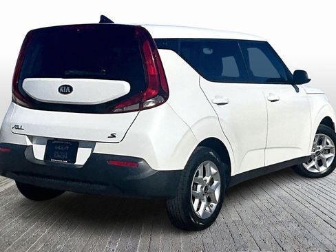 Used 2020 Kia Soul S image 2