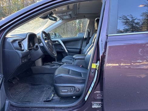 Used 2018 Toyota RAV4 Limited image 10