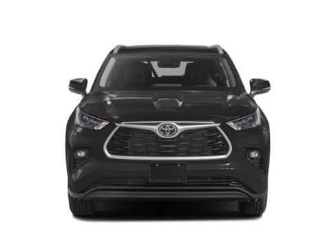 Used 2023 Toyota Highlander XLE AWD/4WD image 4