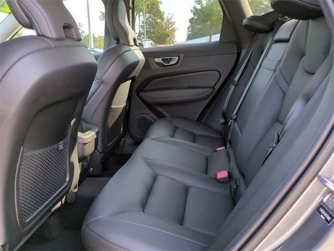 Used 2021 Volvo XC60 T5 Momentum w/ Premium Package image 13