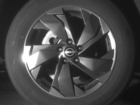 Used 2025 Nissan Rogue SV image 15