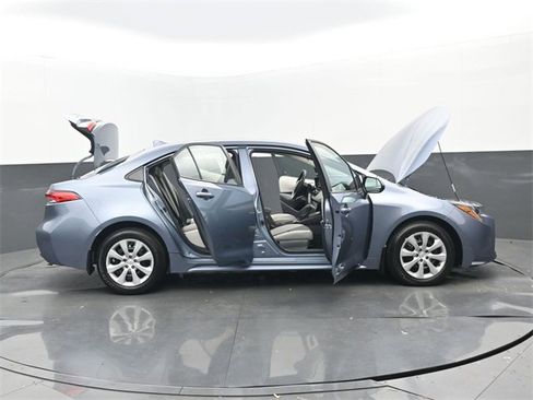 Used 2025 Toyota Corolla LE image 33