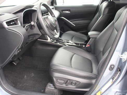 Certified 2024 Toyota Corolla Cross XLE image 11