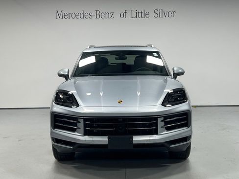 Used 2024 Porsche Cayenne Base w/ Premium Package image 9