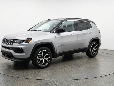 Used 2025 Jeep Compass Limited AWD/4WD image 3