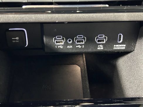 Used 2022 Jeep Wagoneer Series III w/ Rear Seat Video Group 1 AWD/4WD image 27