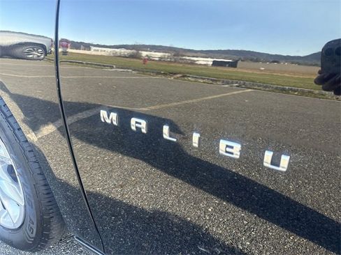 Used 2022 Chevrolet Malibu LT image 33