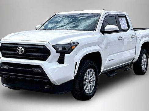 Used 2025 Toyota Tacoma SR5 image 2