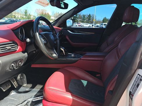 Used 2019 Maserati Levante GranLusso image 4