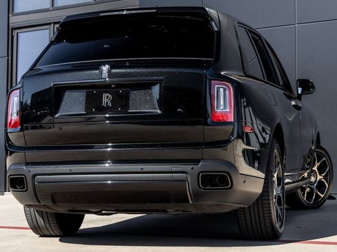 Used 2023 Rolls-Royce Cullinan Black Badge w/ Dark Exterior Package image 2