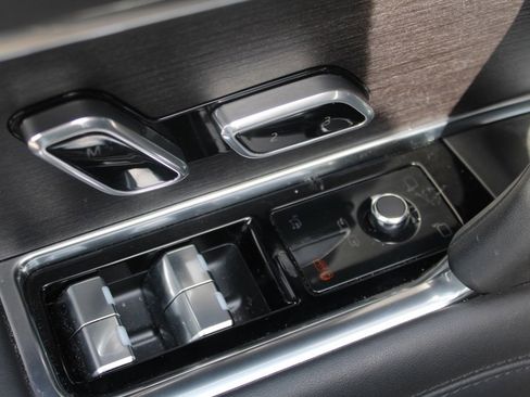 Used 2024 Land Rover Range Rover Autobiography image 16