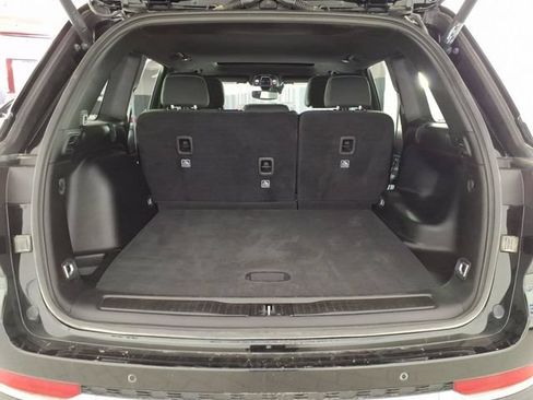 Used 2024 Jeep Grand Cherokee Laredo X w/ Luxury Tech Group I AWD/4WD image 9