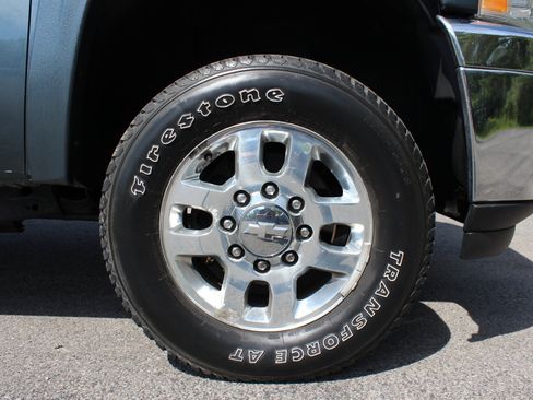 Used 2011 Chevrolet Silverado 2500 LT w/ Interior Plus Package AWD/4WD image 40
