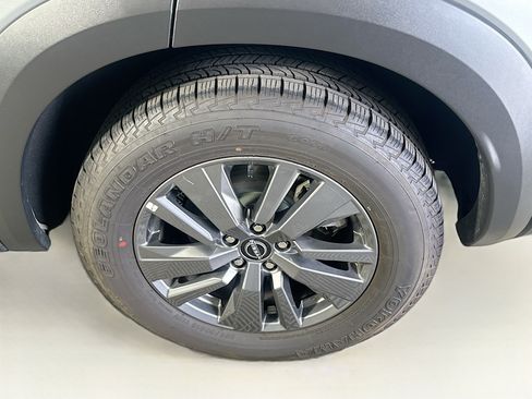 Used 2025 Nissan Pathfinder SV FWD image 11