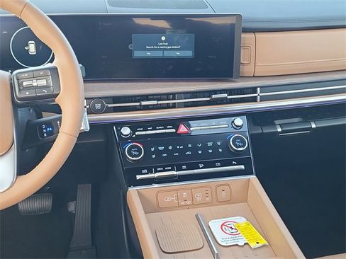 Certified 2025 Hyundai Santa Fe Limited image 18