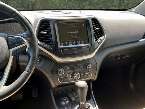 Used 2016 Jeep Cherokee Limited AWD/4WD image 9