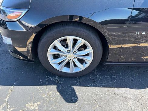 Used 2019 Chevrolet Malibu LT FWD image 2