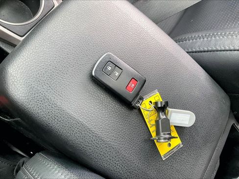 Used 2022 Toyota Tacoma Limited image 36