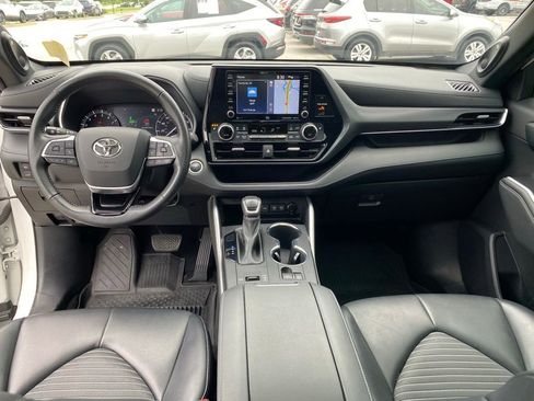 Used 2021 Toyota Highlander XSE FWD image 29