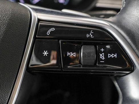 Used 2023 Audi e-tron Premium image 29