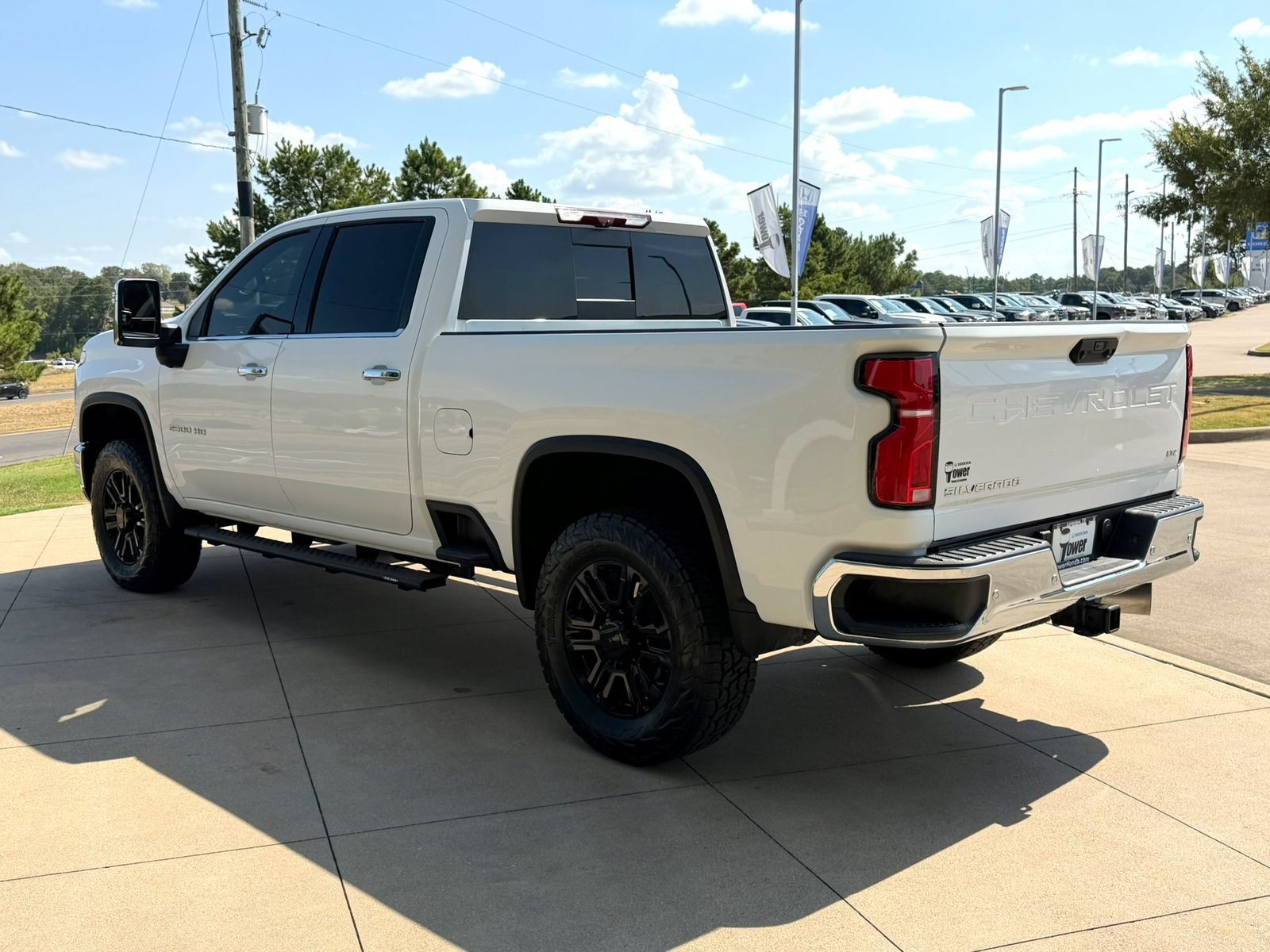 Used 2025 Chevrolet Silverado 2500 LTZ w/ LTZ Premium Package AWD/4WD image 4