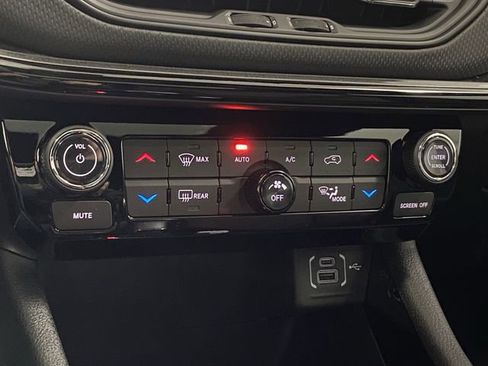 New 2026 Jeep Compass Latitude image 28