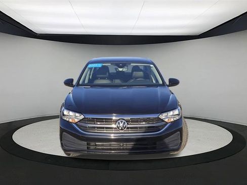 Certified 2023 Volkswagen Jetta SE w/ Panoramic Sunroof Package image 2