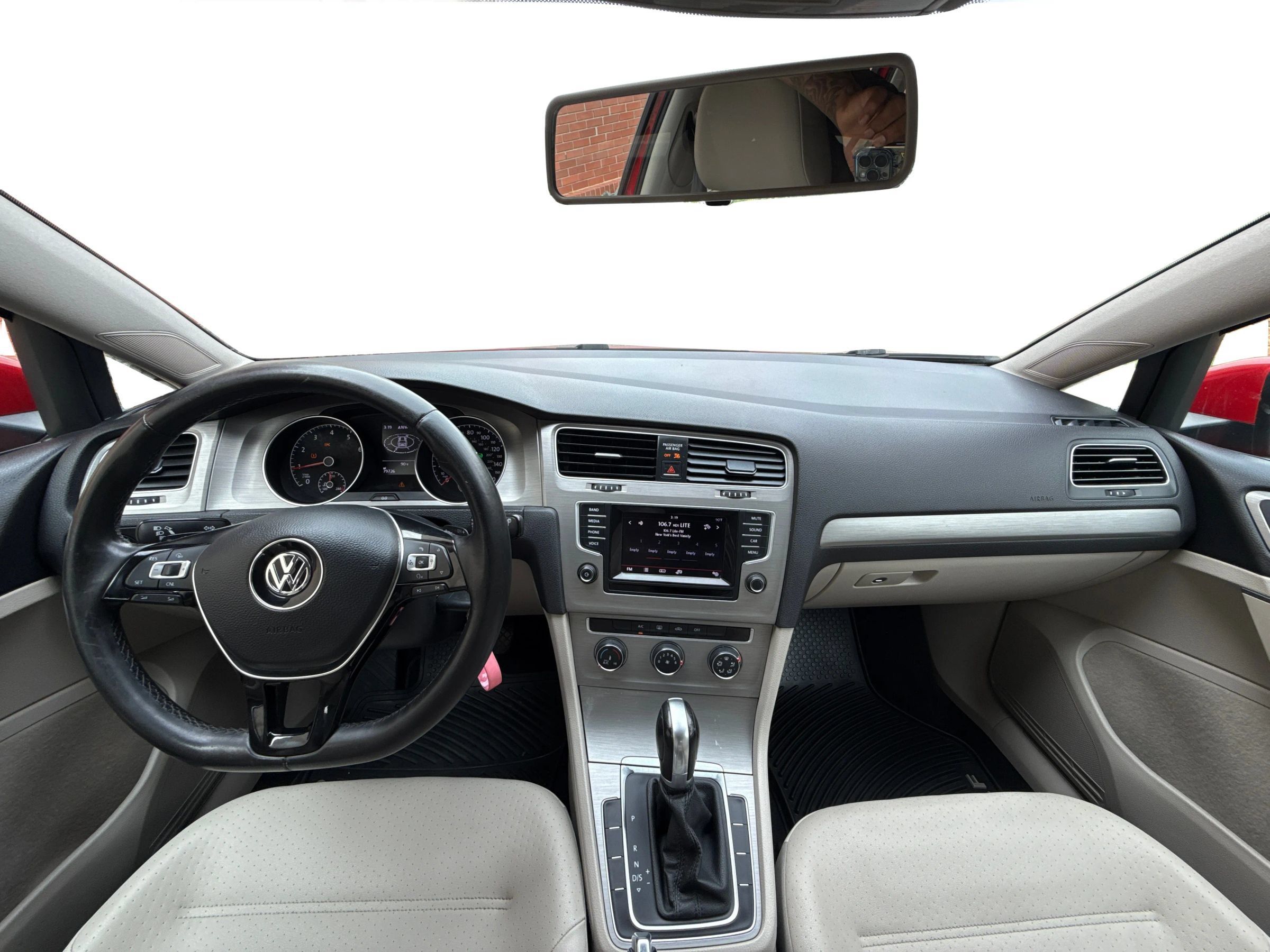 Used 2015 Volkswagen Golf S FWD image 23
