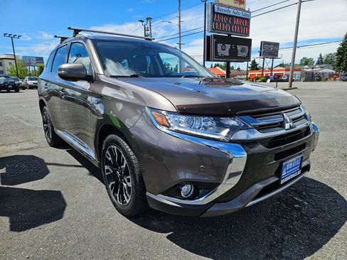Used 2018 Mitsubishi Outlander SEL AWD/4WD image 6