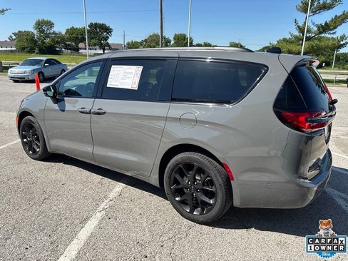 Used 2025 Chrysler Pacifica Limited AWD/4WD image 17