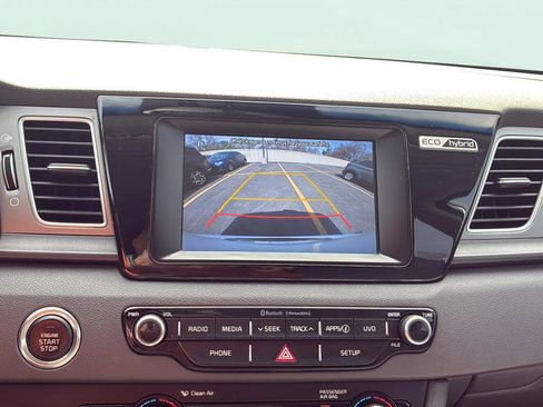 Used 2017 Kia Niro LX image 27