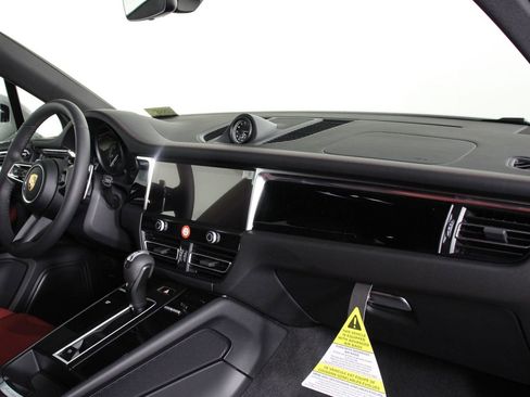 New 2026 Porsche Macan image 15