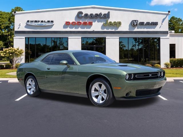 Used 2023 Dodge Challenger SXT RWD image 2