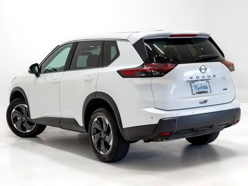 Used 2025 Nissan Rogue SV image 32