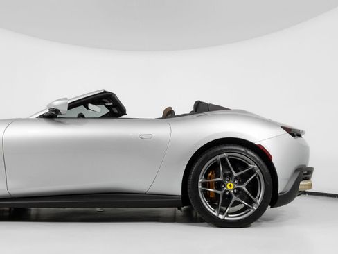 Used 2024 Ferrari Roma Spider image 17