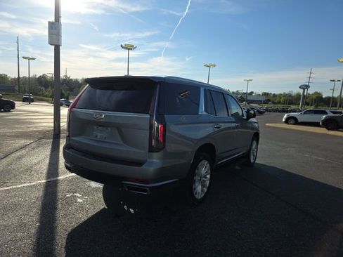 Used 2024 Cadillac Escalade Luxury image 3
