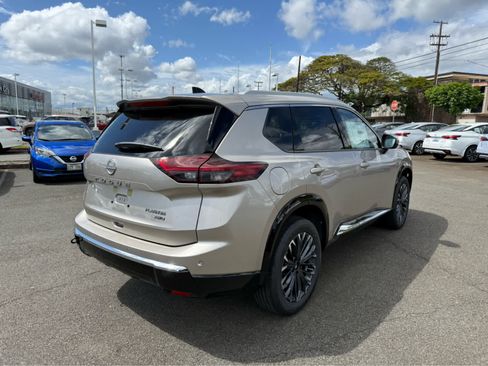 New 2026 Nissan Rogue Platinum image 3