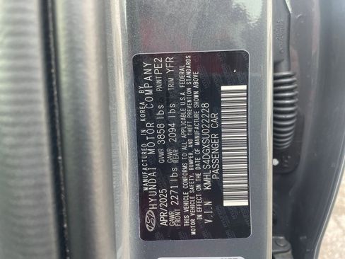 Used 2025 Hyundai Elantra SEL image 28