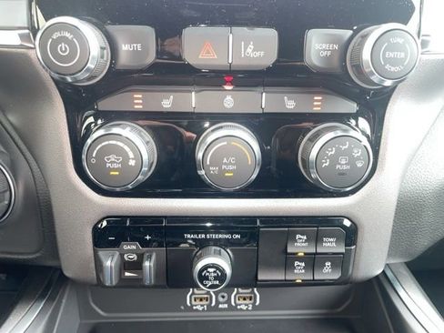 New 2026 RAM 1500 4x4 Crew Cab image 17