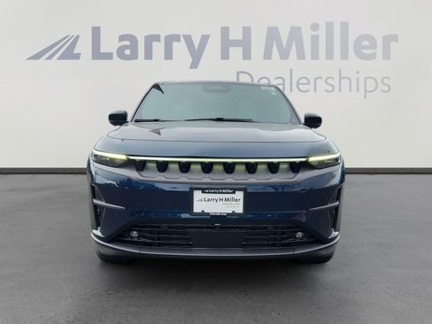 New 2025 Jeep Wagoneer S Limited w/ Comfort Package image 8