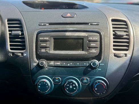 Used 2018 Kia Forte LX image 14