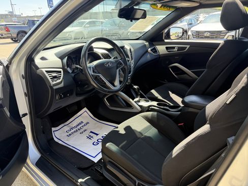 Used 2017 Hyundai Veloster Value Edition FWD image 26