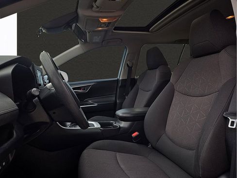 Used 2019 Toyota RAV4 XLE FWD image 12